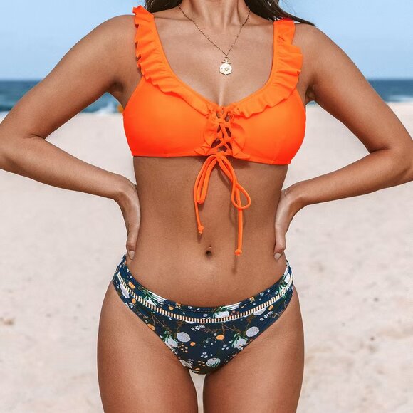 Cupshe Milani Floral Bikini Bottom with Ladder Detail | Size M | NWT | Tropical - Picture 1 of 2